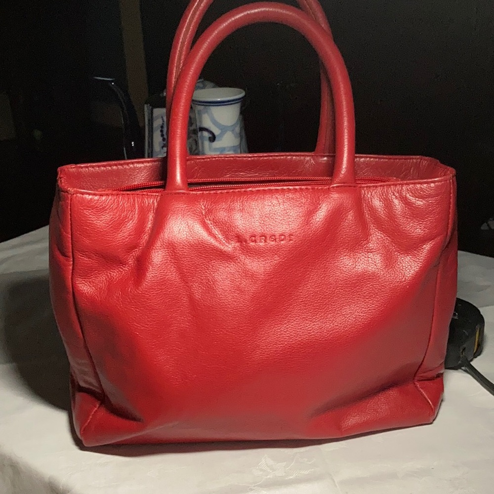 Leather Handbag: L Credi